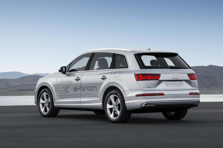  Audi Q7 e-tron TFSI Quattro (4M) 2015 года  (WW) (фото 14 из 22)